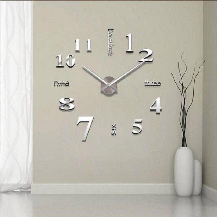 Часы настенные клеить на стену