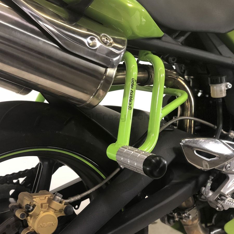 Сабкейдж. Triumph Triple 675. Клетка сабкейдж Triumph Trident. Сабкейдж Bae m2. Защита пера Triumph Street Triple 675.