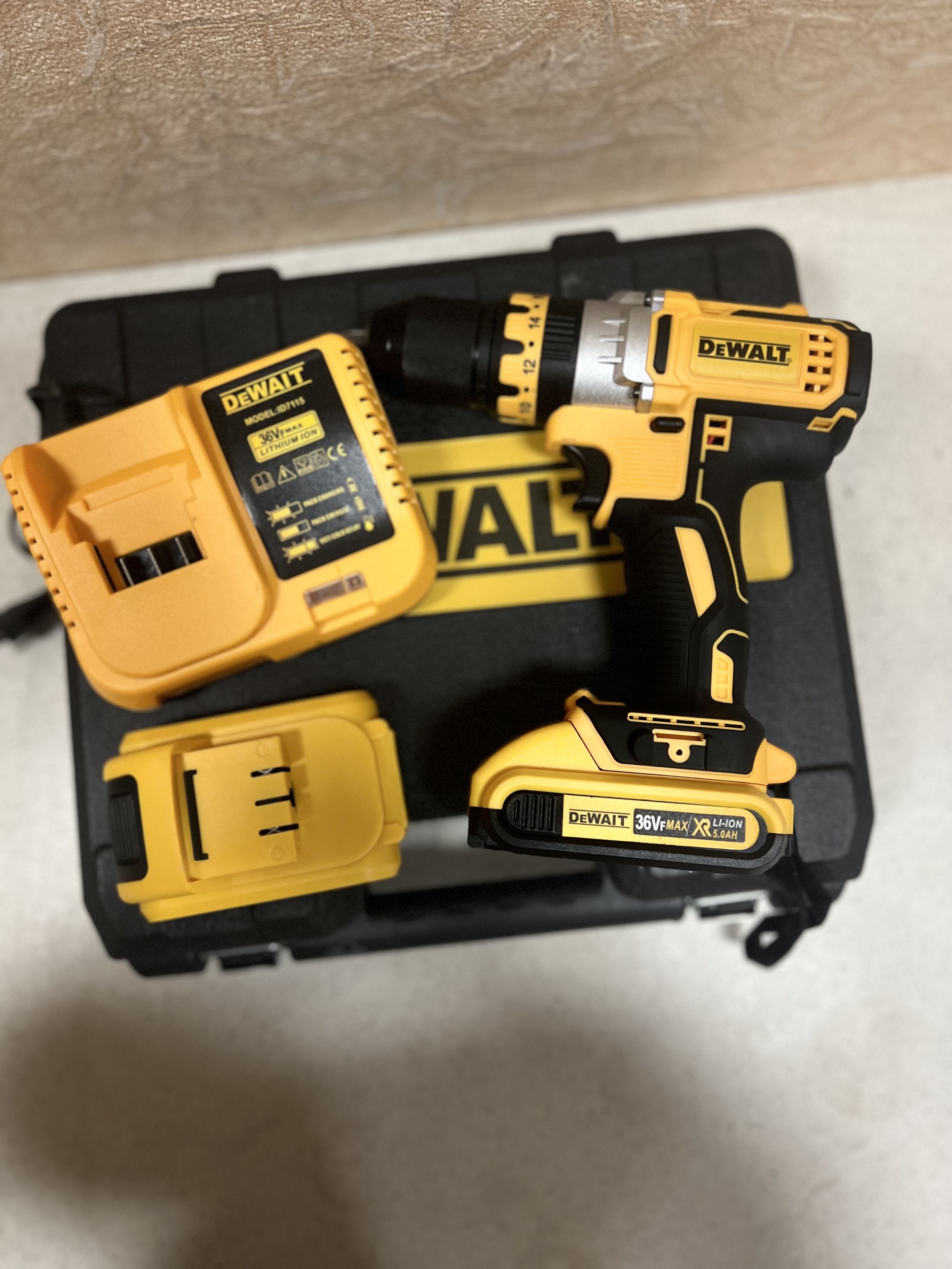 Шуруповерт деволт dcd 999. Шуруповерт dewalt 21v. Шуруповерт деволт для зимней рыбалки. Деволт для ледобура. Шуруповёрт деволт 991 для ледобура.