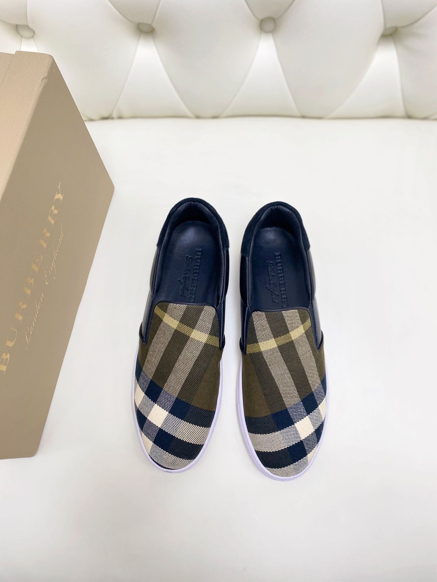 Burberry mens outlet slip ons