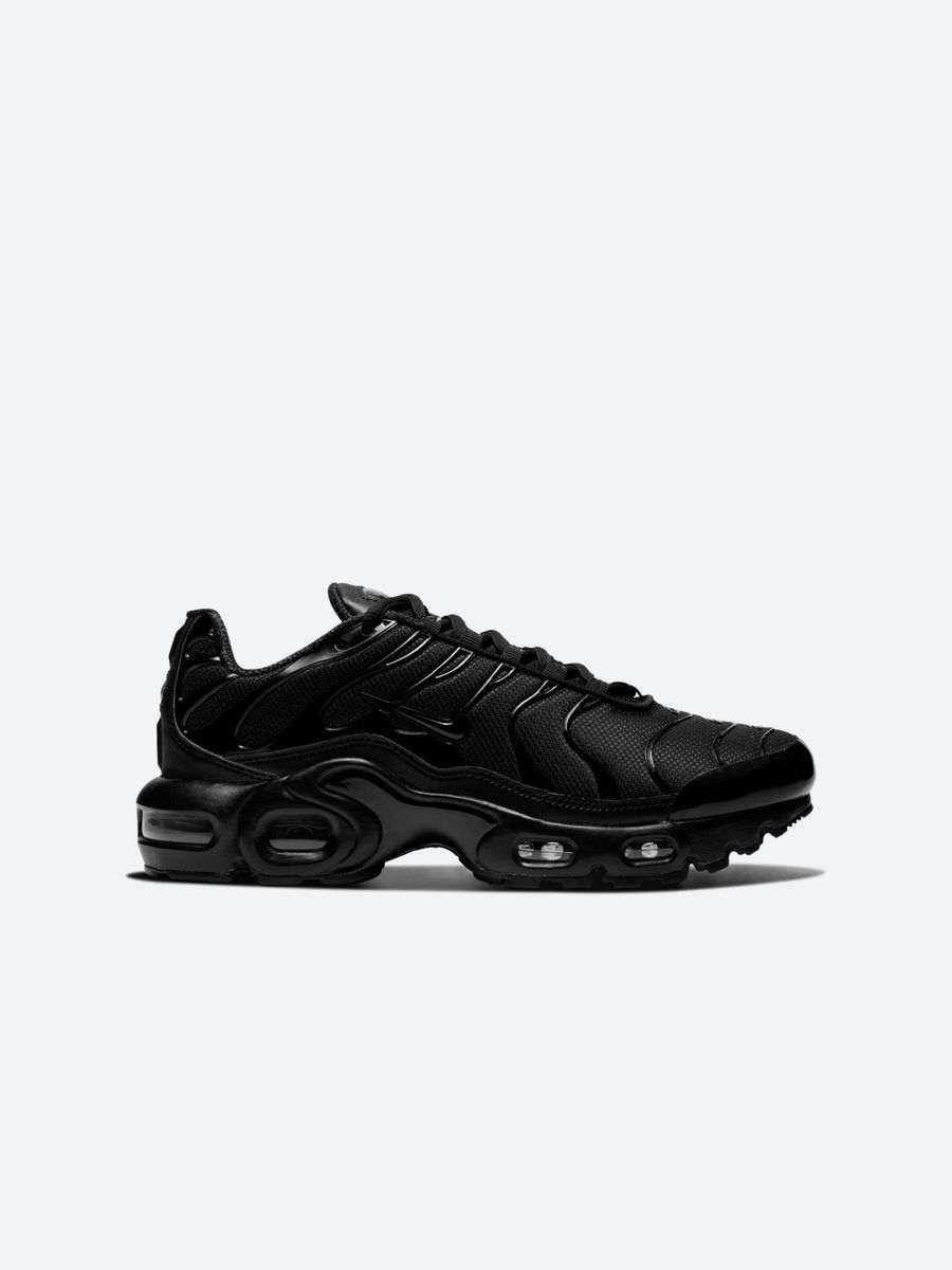 Air max plus spray black and white best sale