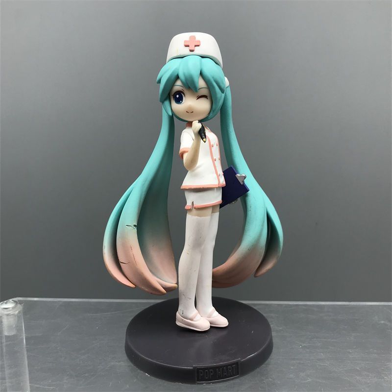 Характеристика мику. Фигурка Hatsune Miku с оружием. Заколки Мику Хатсуне. Резинки Хатсуне Мику.