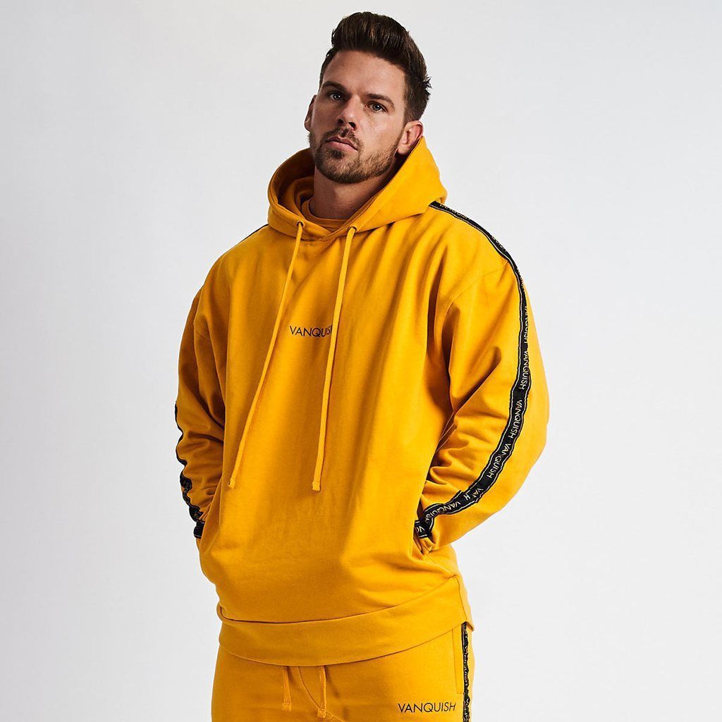Спортивный оверсайз мужской. Желтое худи оверсайз мужское. Спортивный костюм мужской с худи. Костюм с желтой худи. Желтый спортивный костюм оверсайз мужской.