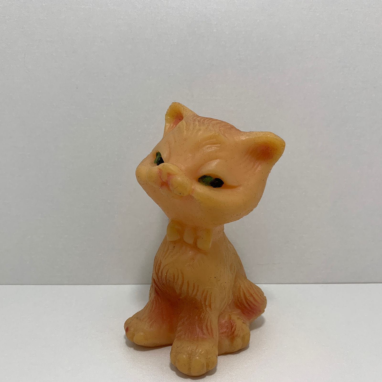 Игрушка сиамская кошка. Резиновая игрушка кошка. Кистеухая свинья collecta. Пушистые фигурки кошек. Кошка в огоньках.