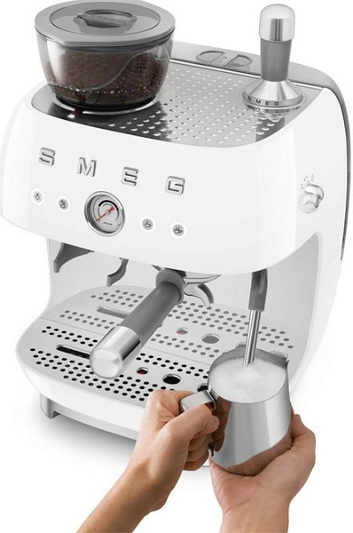 Автоматическая кофемашина Smeg EGF03, белый купить по выгодной цене в ...
