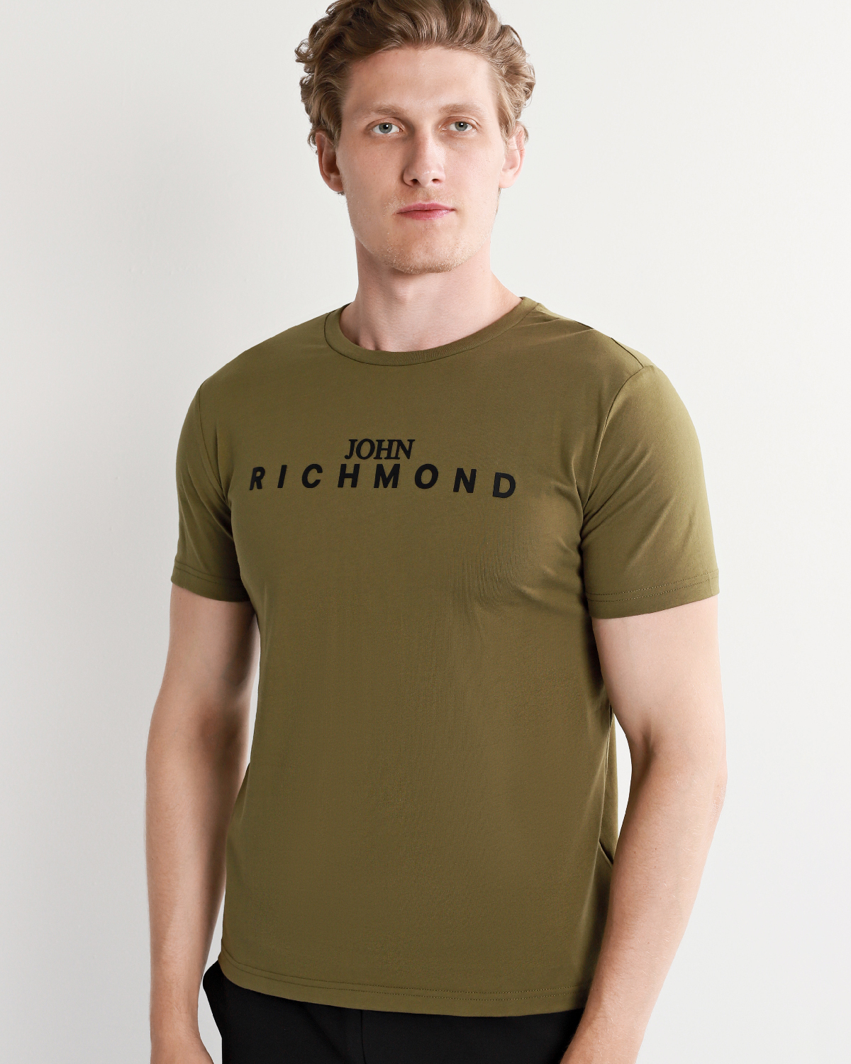 Футболка ричмонд. John Richmond футболка 50 Rock 50. Джон Ричмонд одежда мужская. John Richmond футболка. Футболка John Richmond hmp22296ts.