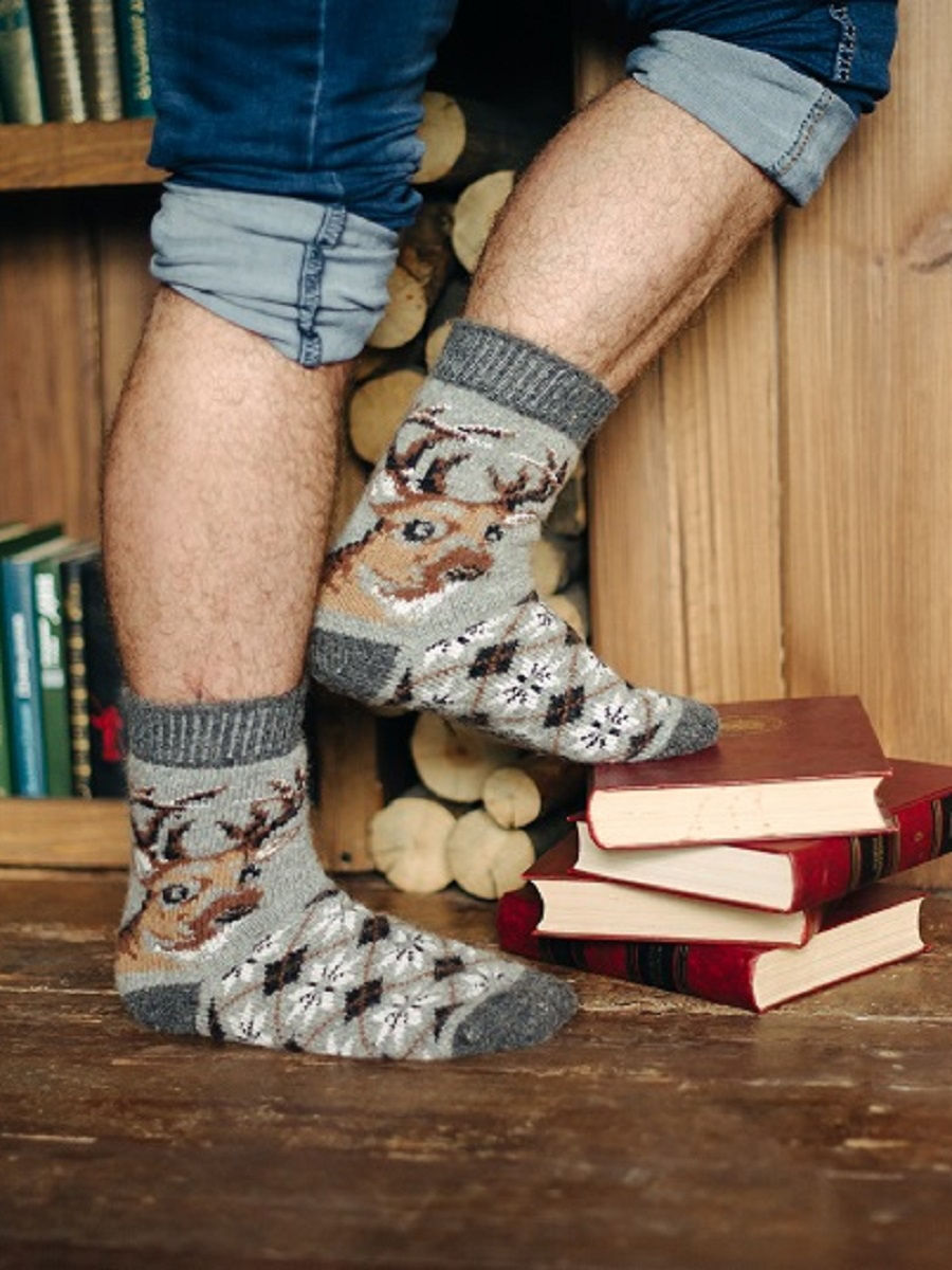 Бабушкины носки. Носки шерстяные мужские. Шерстяные носки с оленями. Носки шерстяные со звездами. Игра бабушкины носки