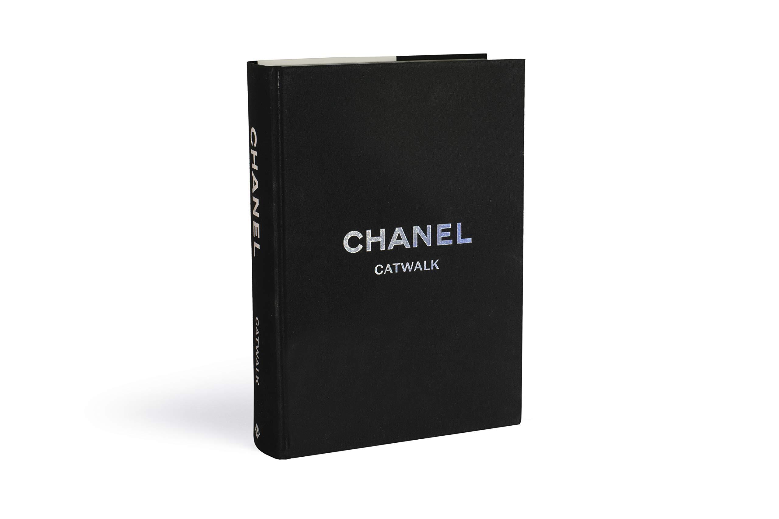 Коллекционная книга Chanel Catwalk: The Complete Collections: The Complete  Karl Lagerfeld Collections купить с доставкой по выгодным ценам в  интернет-магазине OZON (306201300)