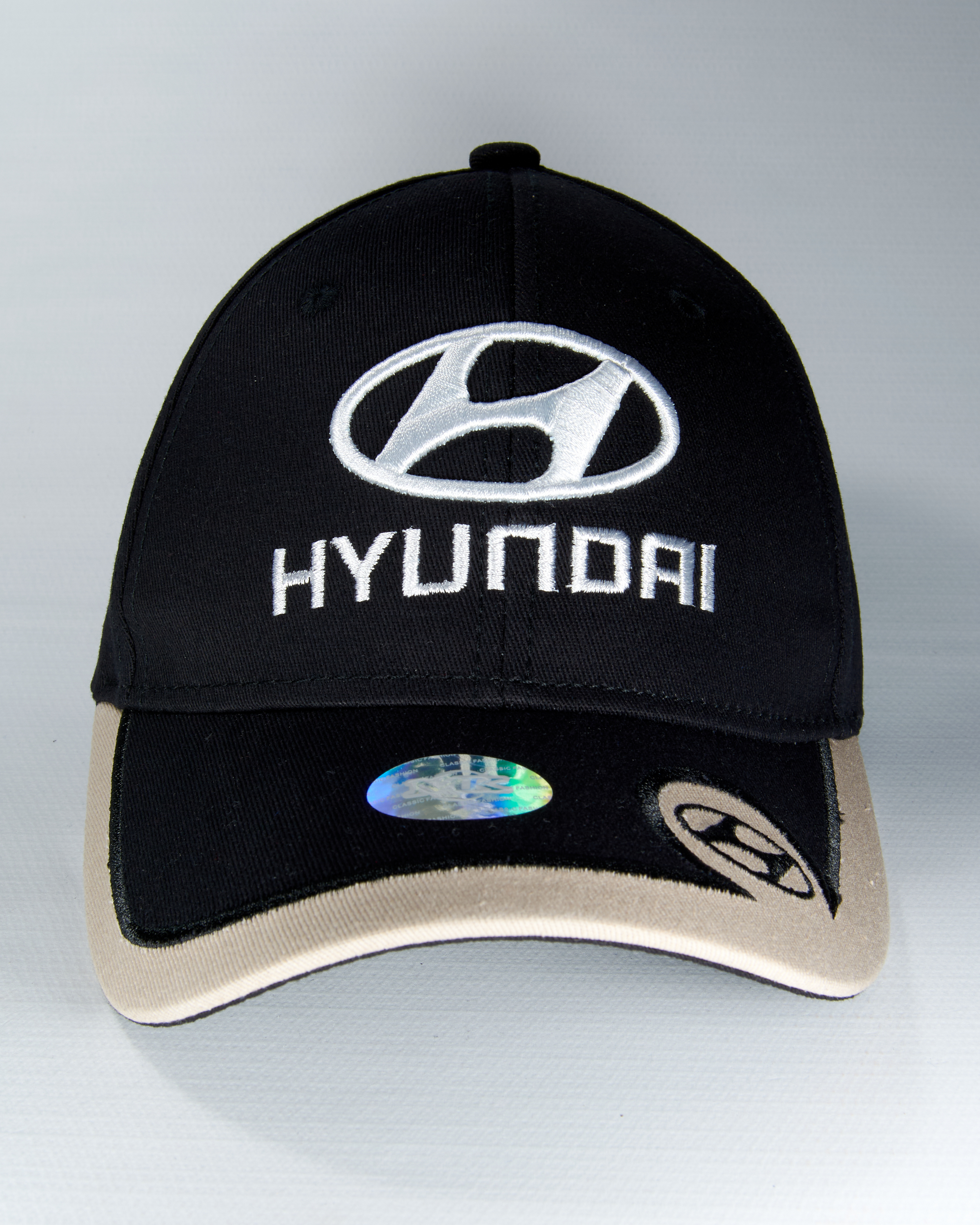 Кепки хендай. Кепка Хендай. Бейсболка Hyundai оригинальная. Бейсболка Hyundai белая. Значок на кепку Хундай.