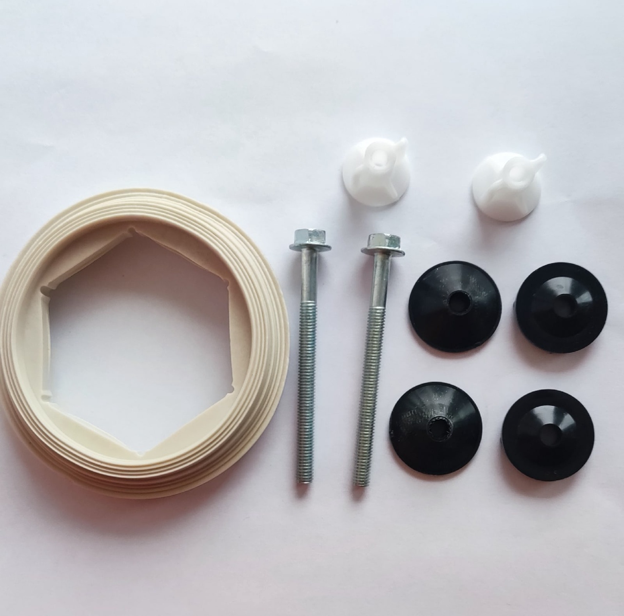 Замена конусной манжеты между бачком и унитазом