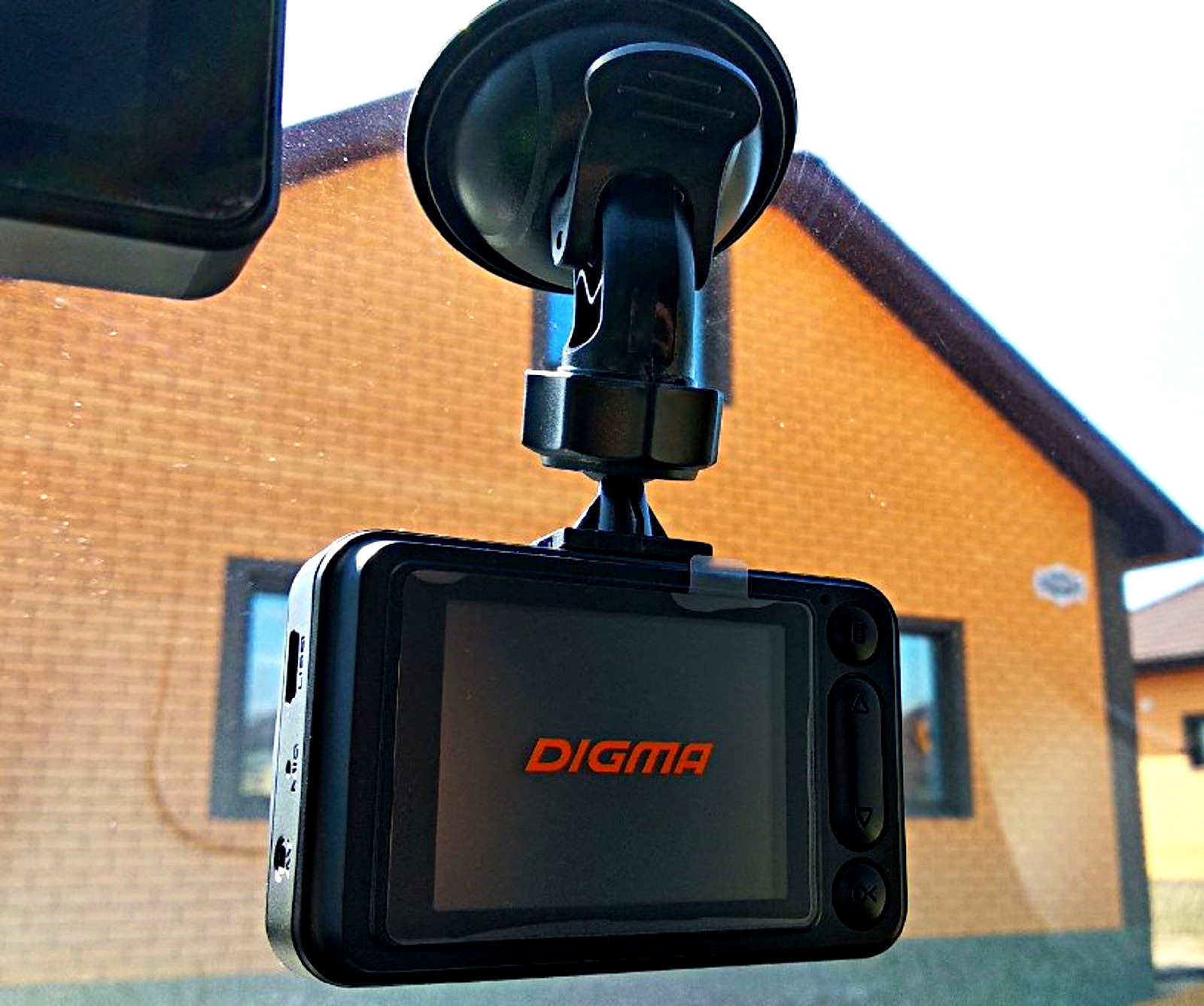 видеорегистратор digma freedrive 404 mirror dual установка камеры заднего вида