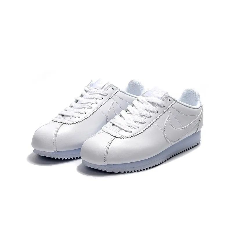 Белые кроссовки мужские. Nike Air Cortez. Nike Cortez мужские кожаные белые. Найк Кортес мужские белые. Nike Cortez Classic белые.