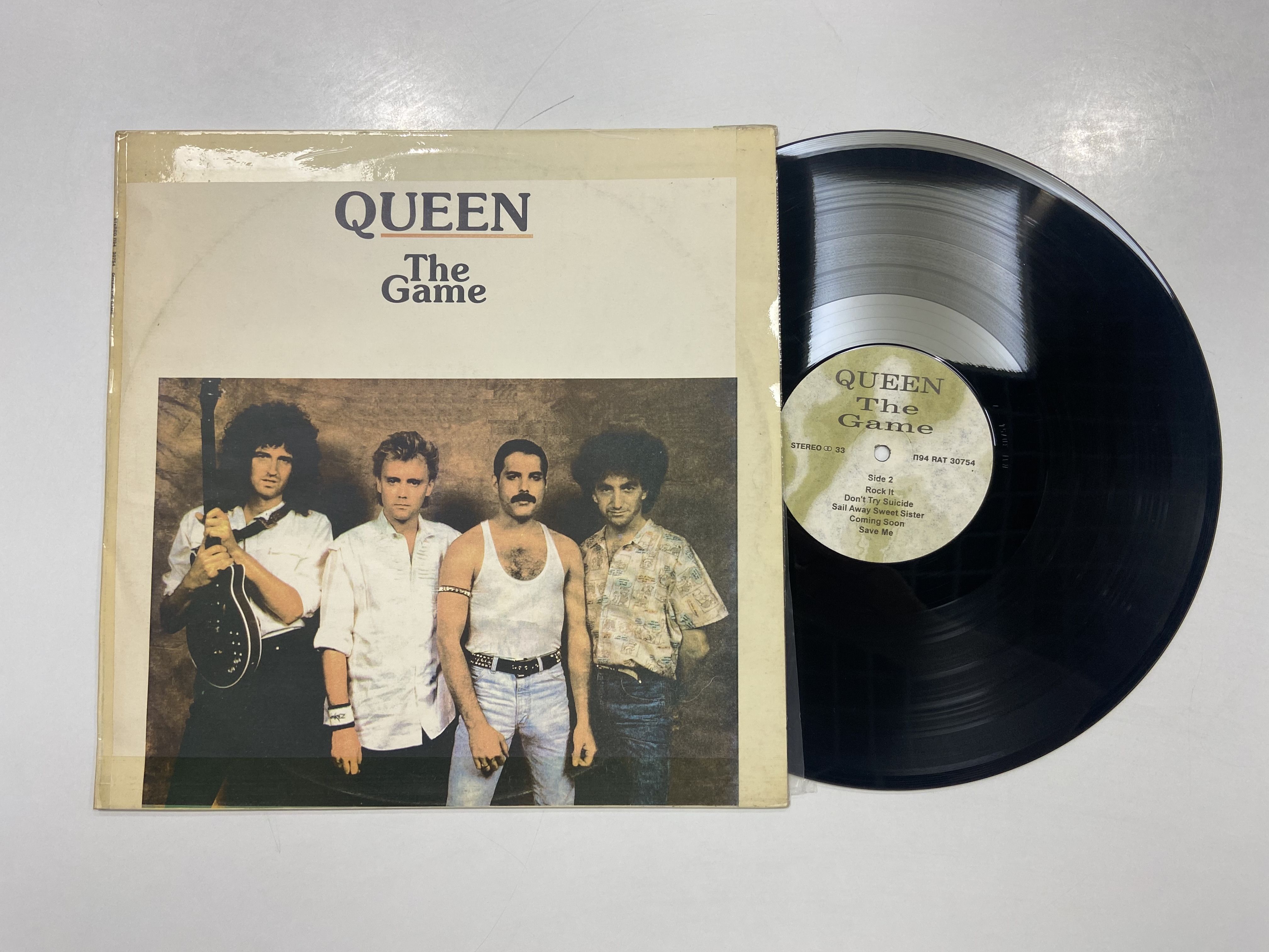 Пластинка Queen. Платиновый диск Queen. Пластики виниловые пластинки Квин. Пластинка Queen СССР.