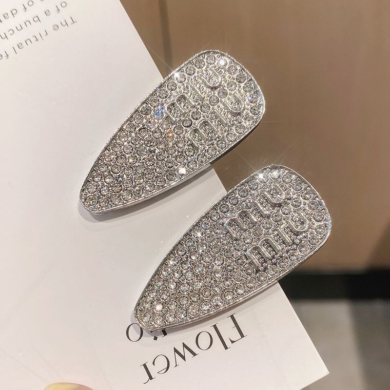 Заколка miu miu. Заколки miu miu. миу миу заколка.