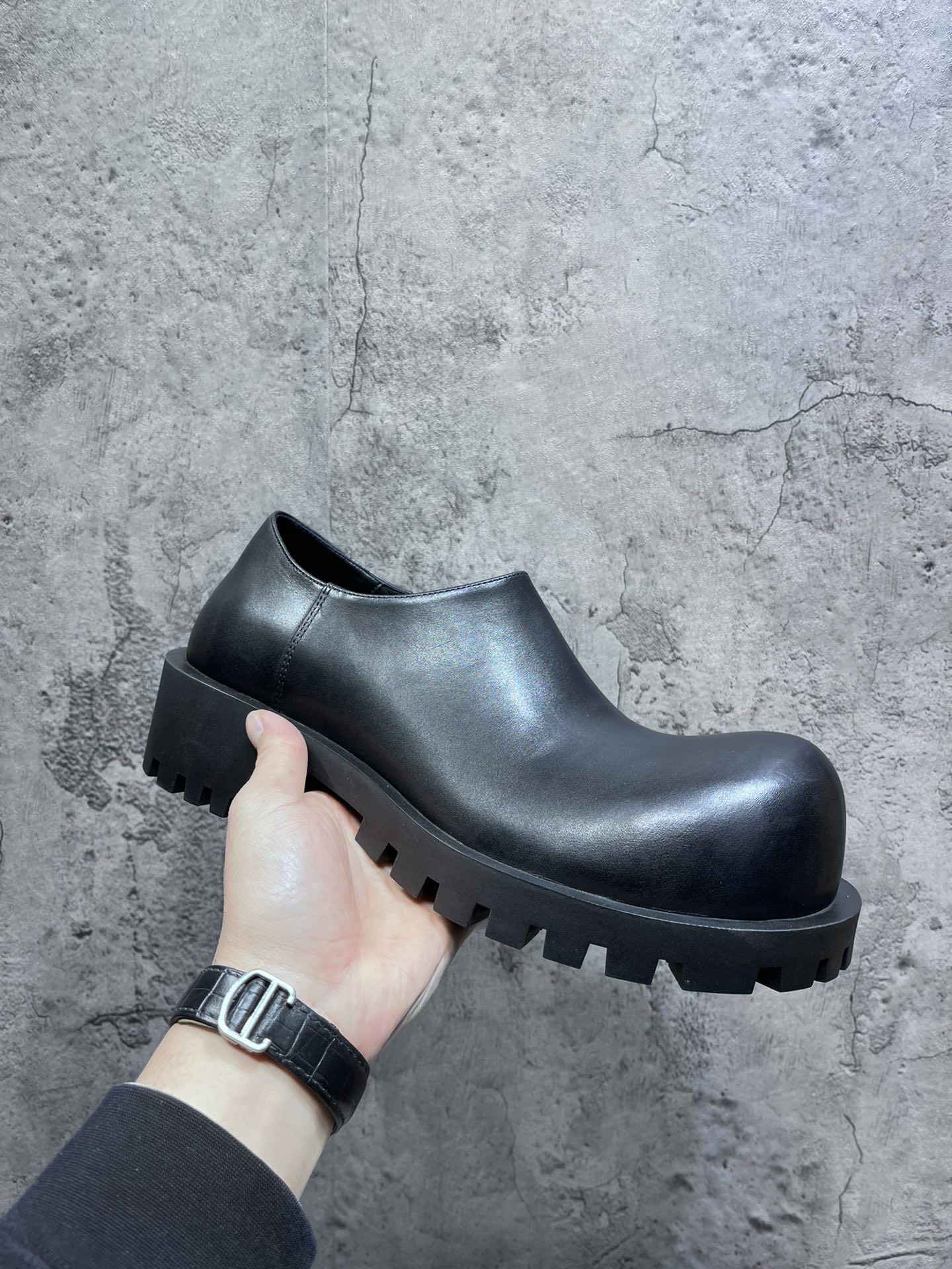 Ботинки Balenciaga - купить с доставкой по выгодным ценам винтернет-магазине OZON (1213687230)