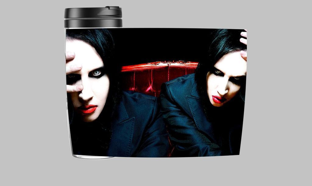 Мэрилин мэнсон удалил. Marilyn Manson и его жена. Мэрилин мэнсон триптих. Мэрилин мэнсон и его девушки. Мэрилин мэнсон с девушкой из Зачарованных.