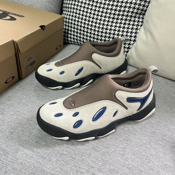 Кроссовки Oakley - купить с доставкой по выгодным ценам в интернет ...