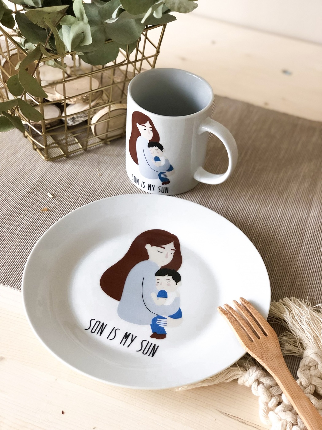 Сын посуда. Сын посуда. Мама моет посуду. Самостоятельность ребенка. Тарелка ты можешь сотвори чудо екатеринбург.