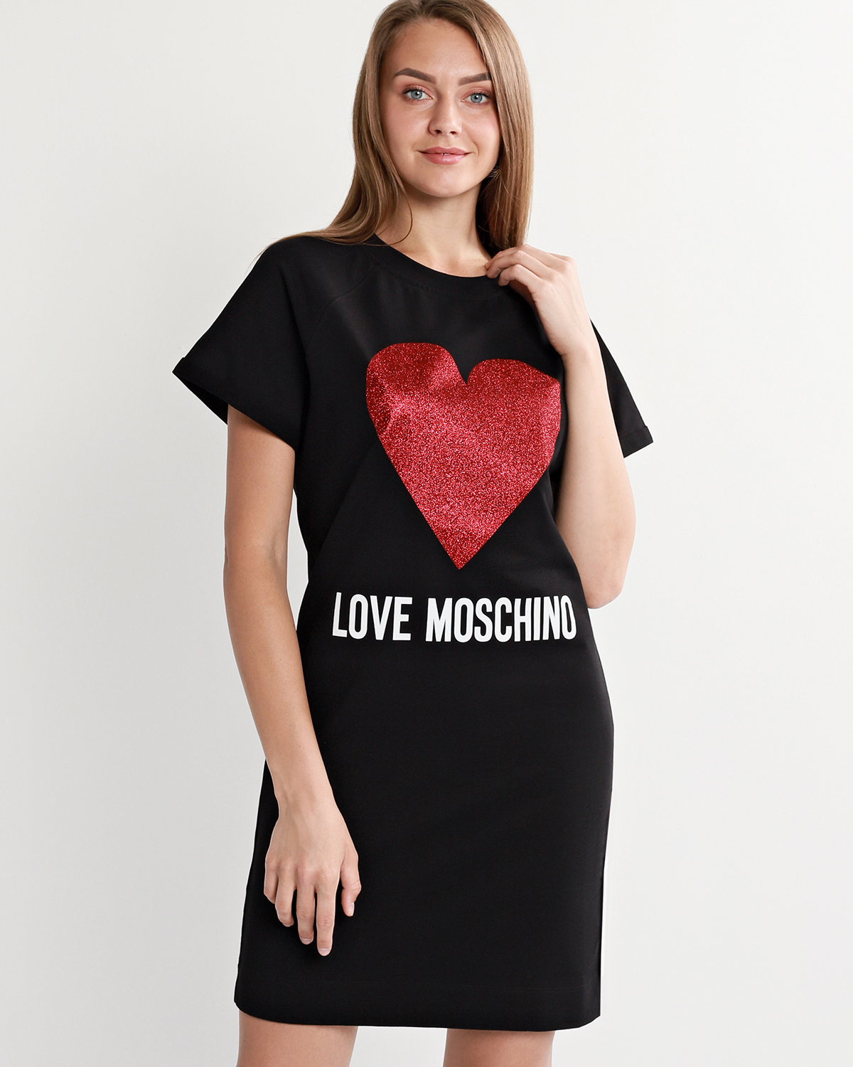 Платье love. Платье Love Moschino. Платья Love Moschino платье. Платье Moschino красное. Love Moschino платье с сердечками.