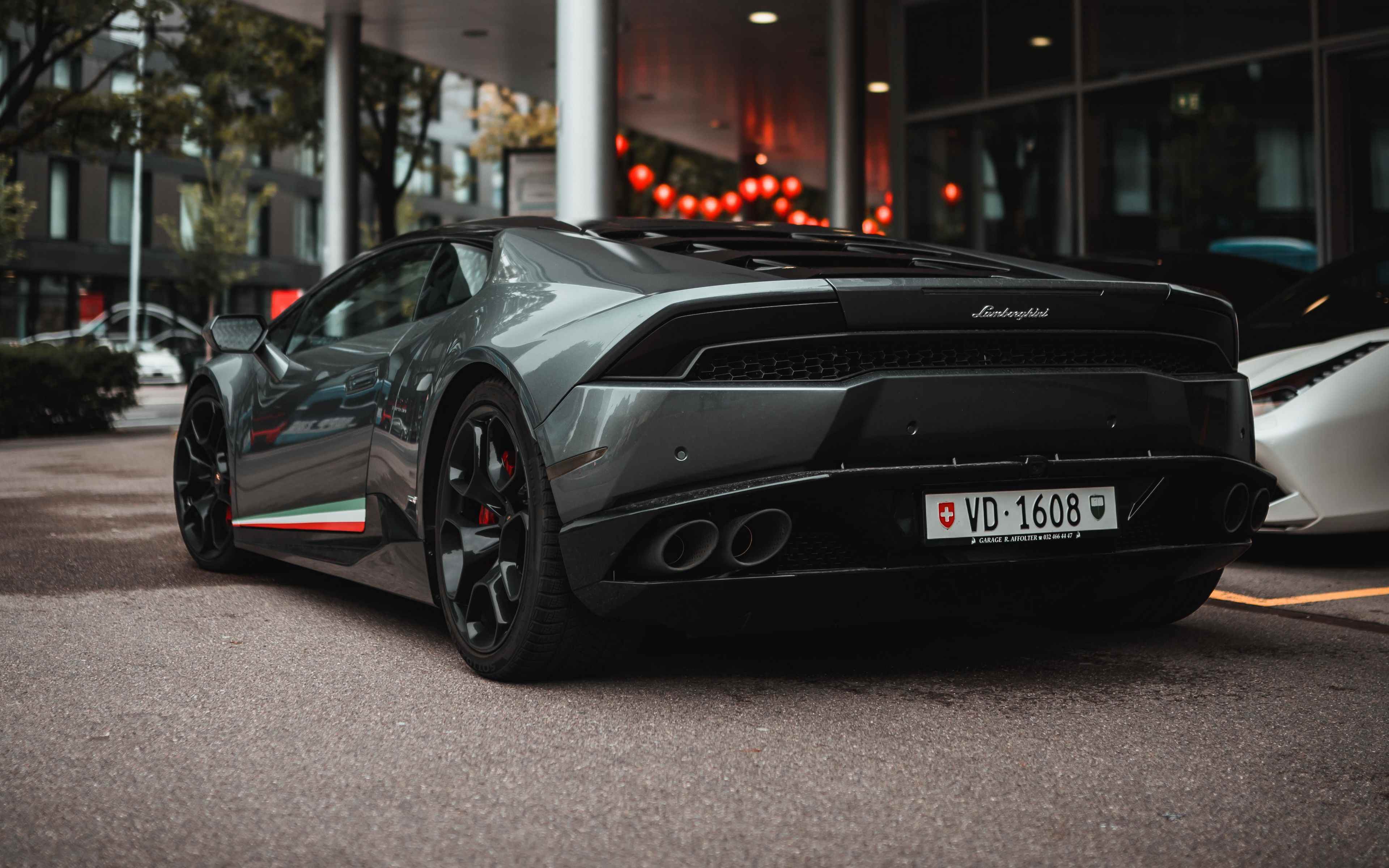 Lamborghini Aventador lp700 черная сзади