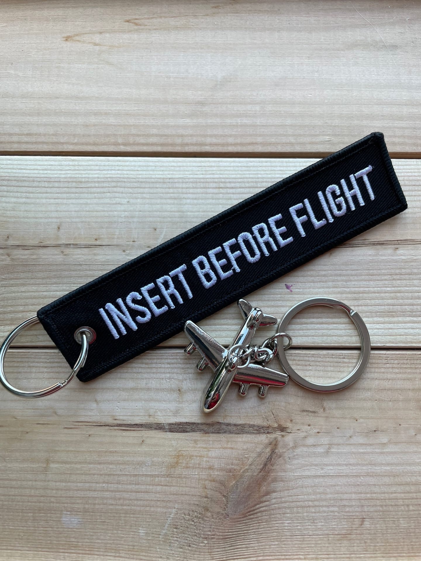 Remove before flight брелок. Брелок на мотоцикл Ямаха поролон. Брелок ремувка.