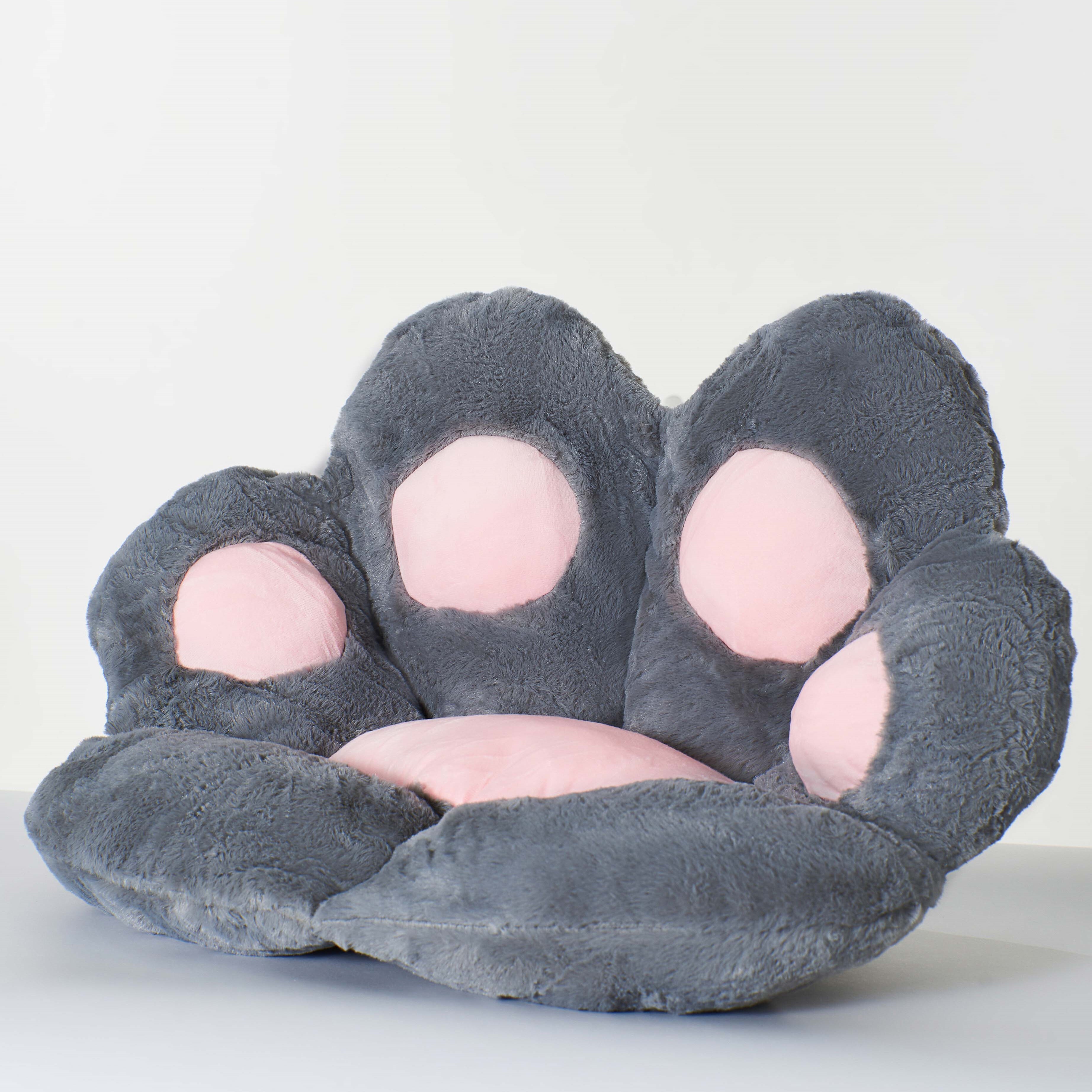 мягкие кошачьи лапки. подушка лапка. подушка лапа кота. подушка на стул кошачья лапка. подушка лапа кота.