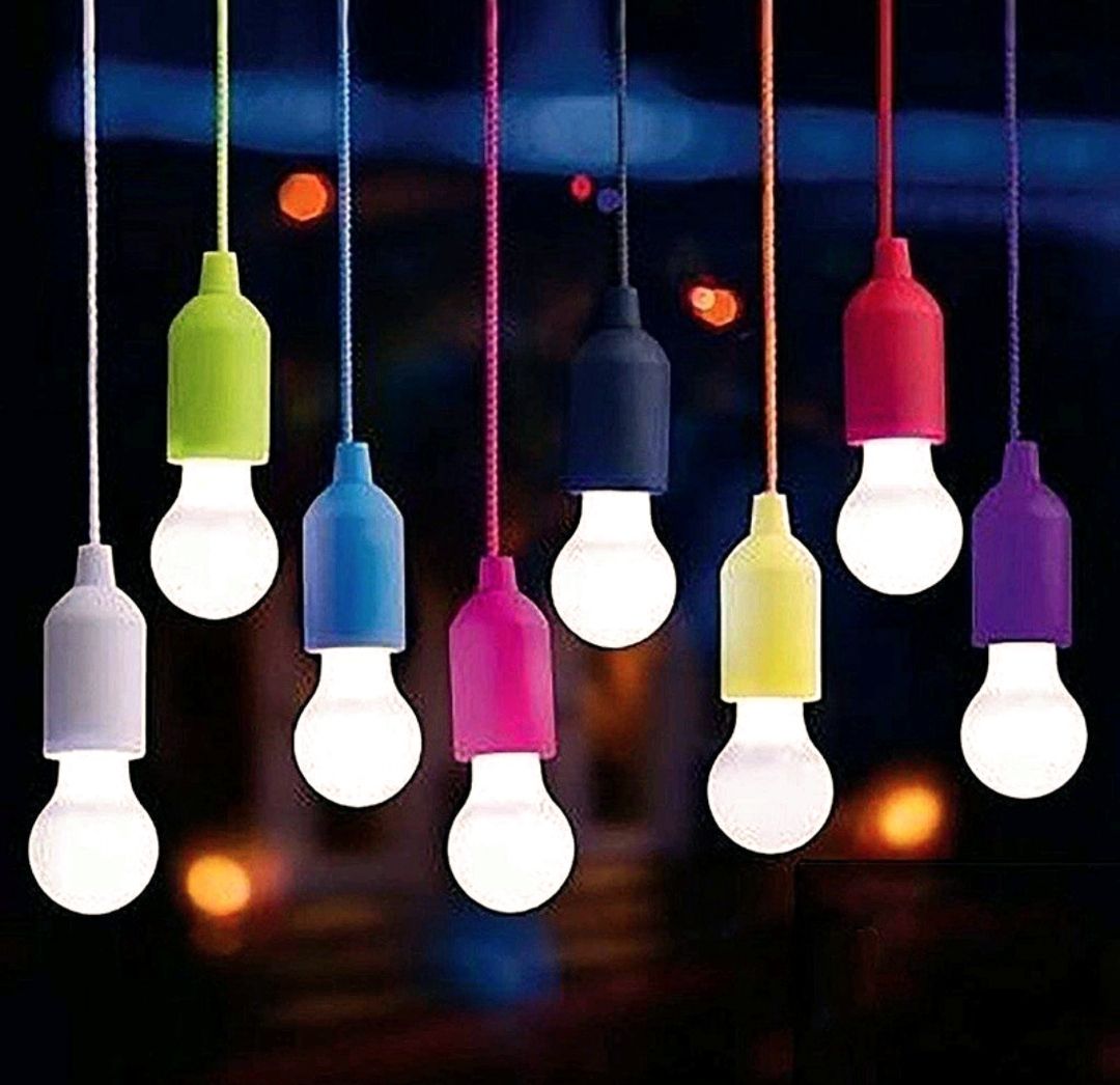 лампы на длинном проводе в интерьере