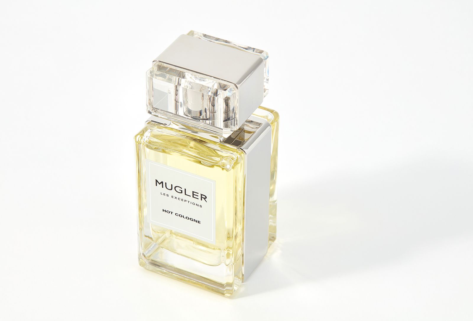 Mugler cologne take. Мюглер Кологне духи. Mugler Cologne come together. Мюглер Парфюм бутиковый. Духи Mugler Cologne фиолетовые.