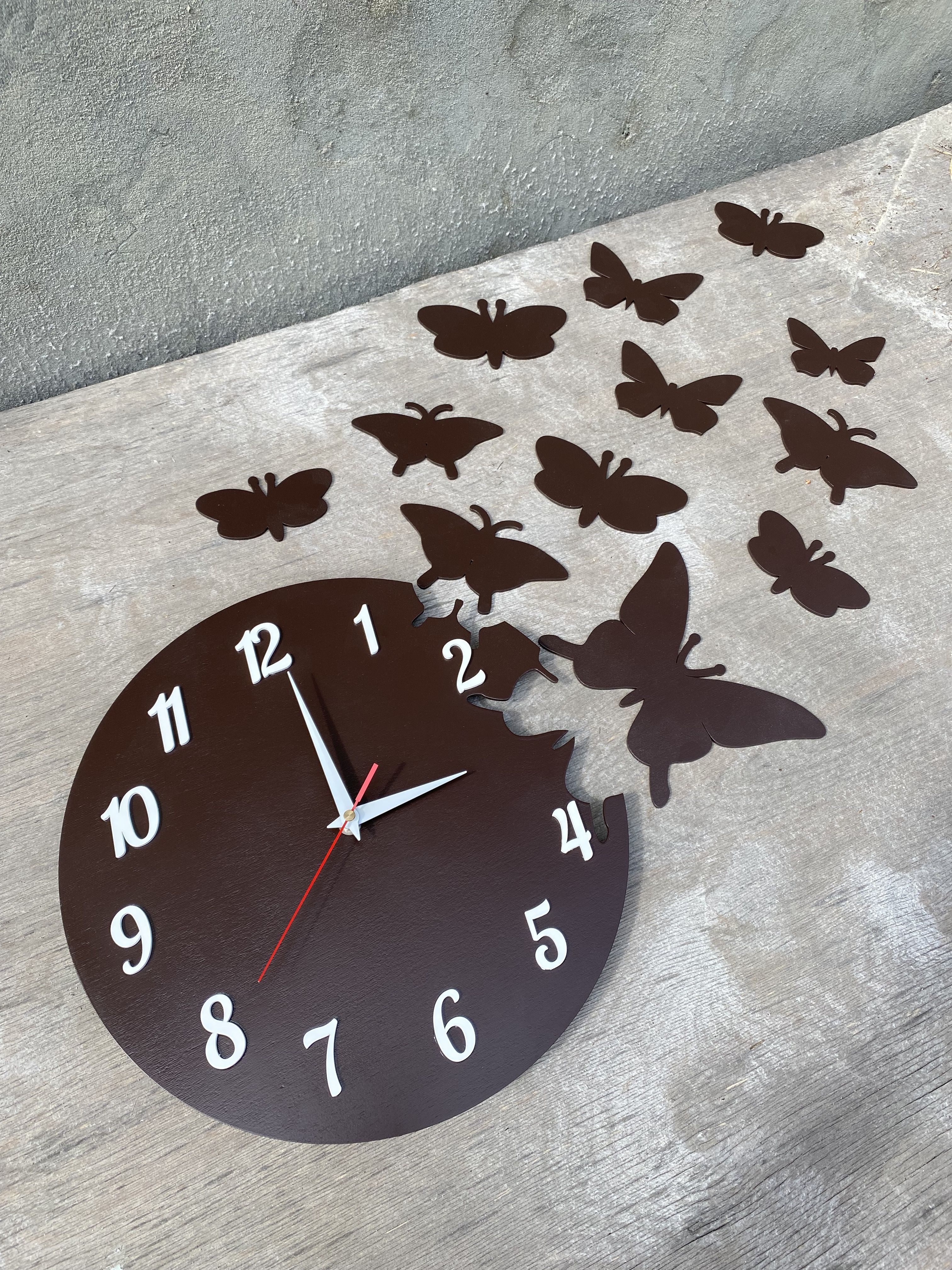 Часы настенные с бабочками