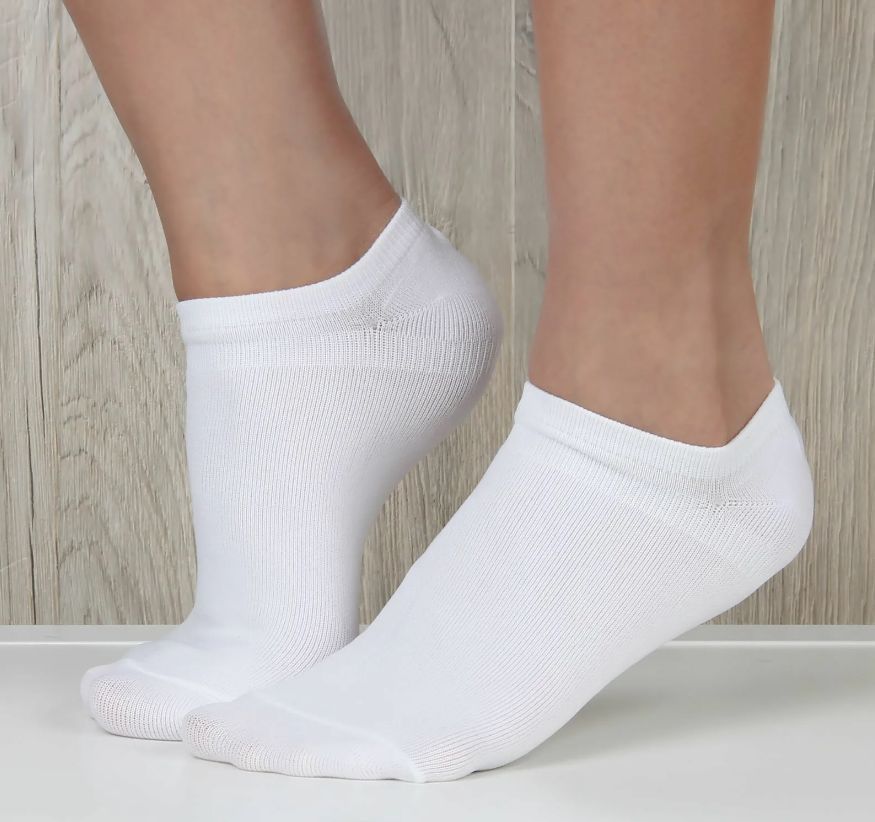 Фото белых носков