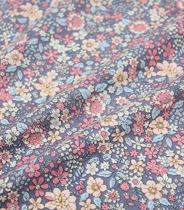 Сарафанова ткани оптом. Купить ткань плательную нураба. Итальянские ткани принт ласточки. Ткань с ярким принтом. Ткань хлопок вишни на розовом.