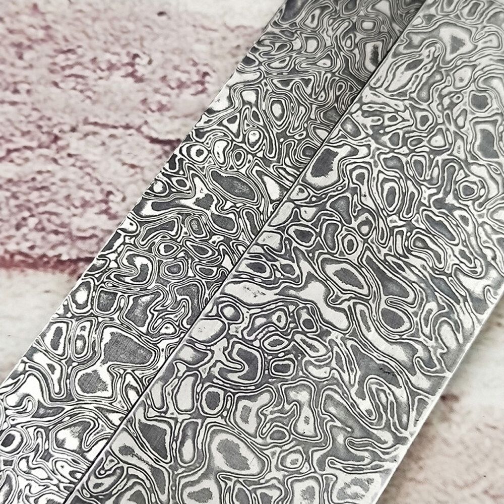 Старинная узорчатая сталь высокой прочности. Узорчатая сталь. Damascus Steel pattern.