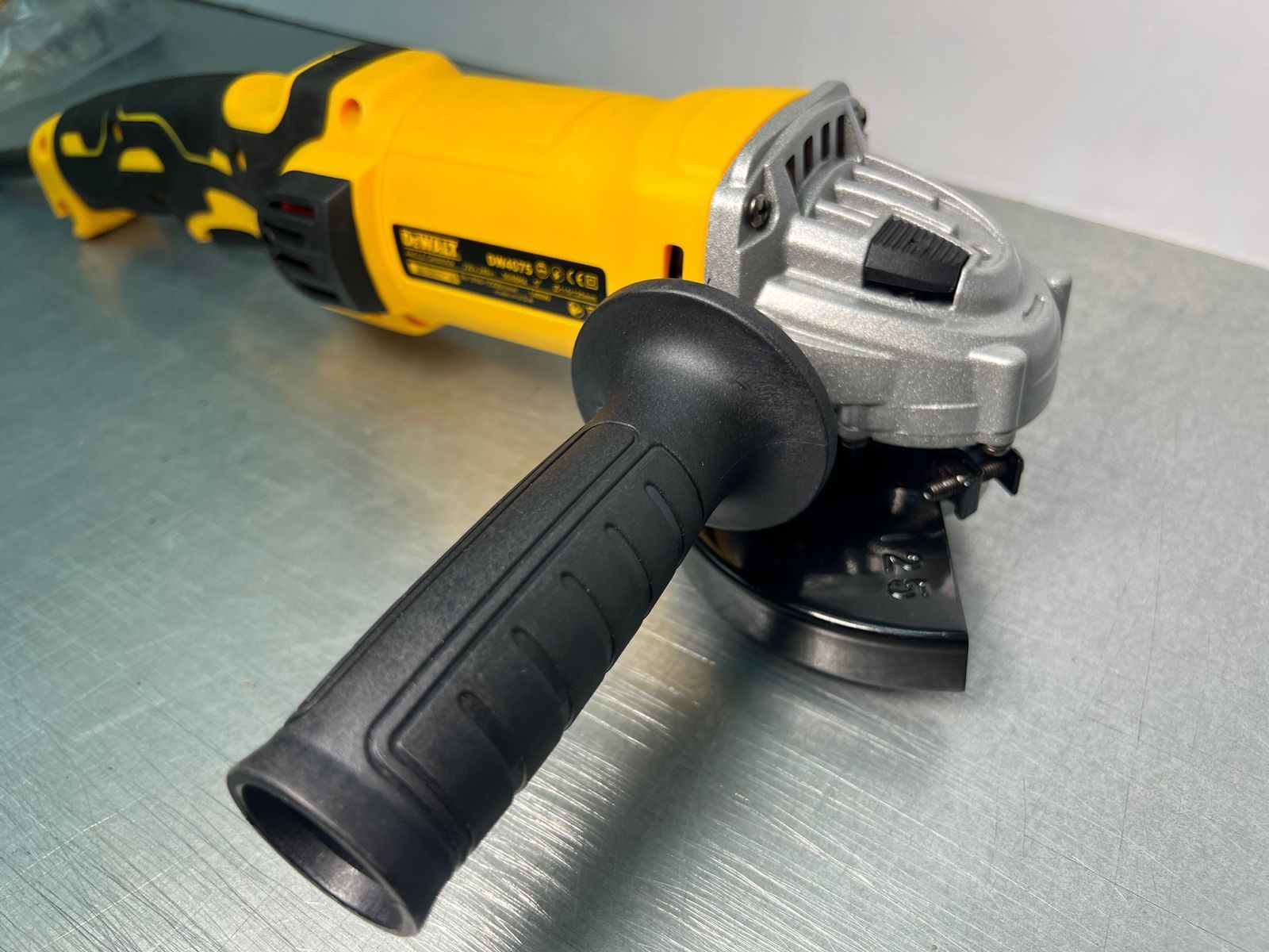 Купить Оптом Шлифмашина Угловая Dewalt Dwe490 Ks