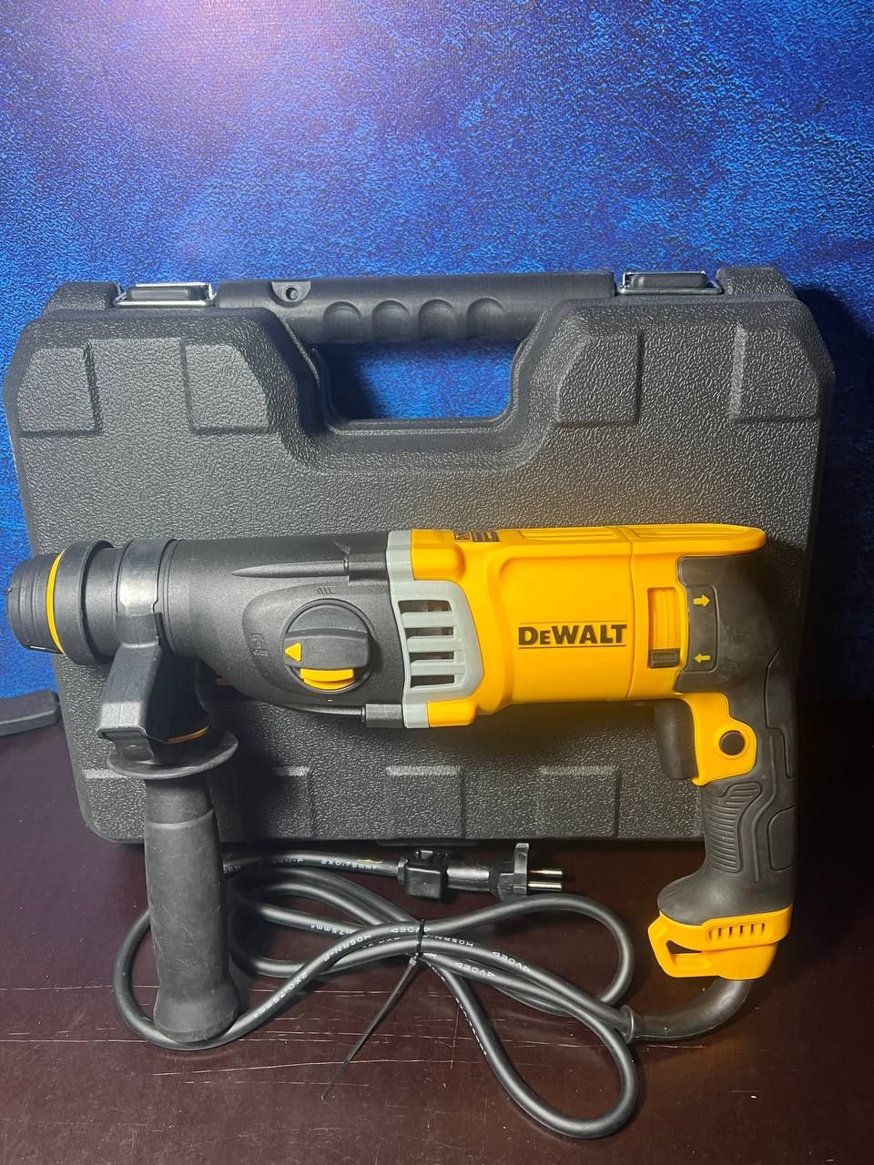 Перфоратор электрический DeWalt 900W от сети в кейсе