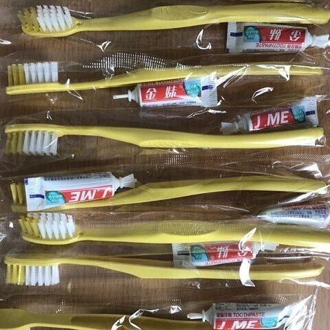 Одноразовая зубная щетка и одноразовая зубная паста 100шт - купить с ...