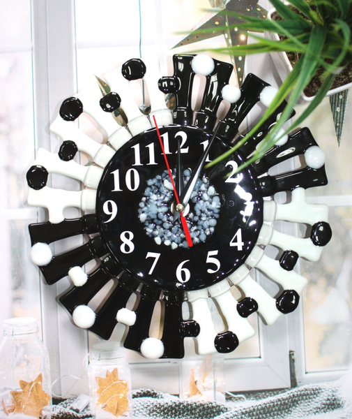 ЧАСЫ НАСТЕННЫЕ КРУГЛЫЕ "Стекло и руки", цветное стекло, диаметр 23 см ...