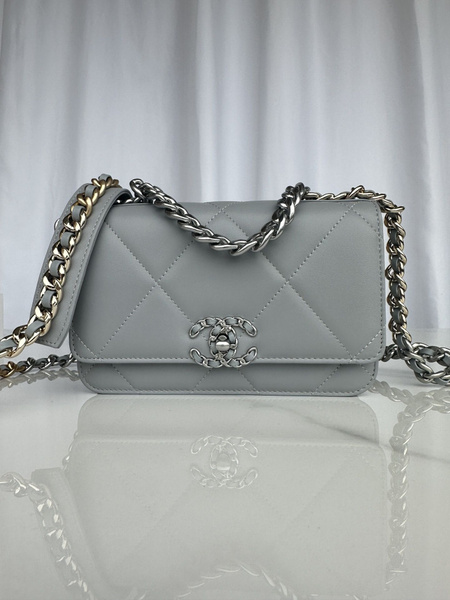 Chanel Клатч - купить с доставкой по выгодным ценам в интернет-магазине ...