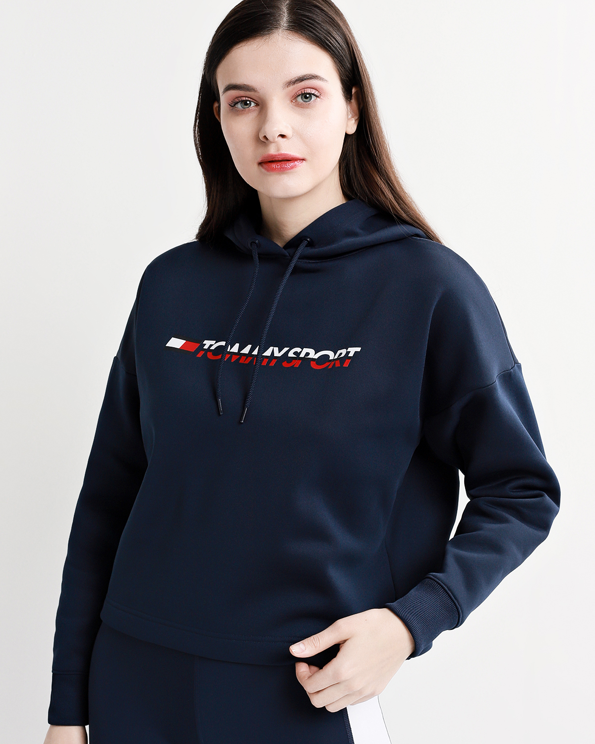 Спортивный костюм женский томми. Tommy Sport худи. Толстовка Томми Хилфигер женская на молнии. Толстовка на молнии до груди женская Томми Хилфигер.