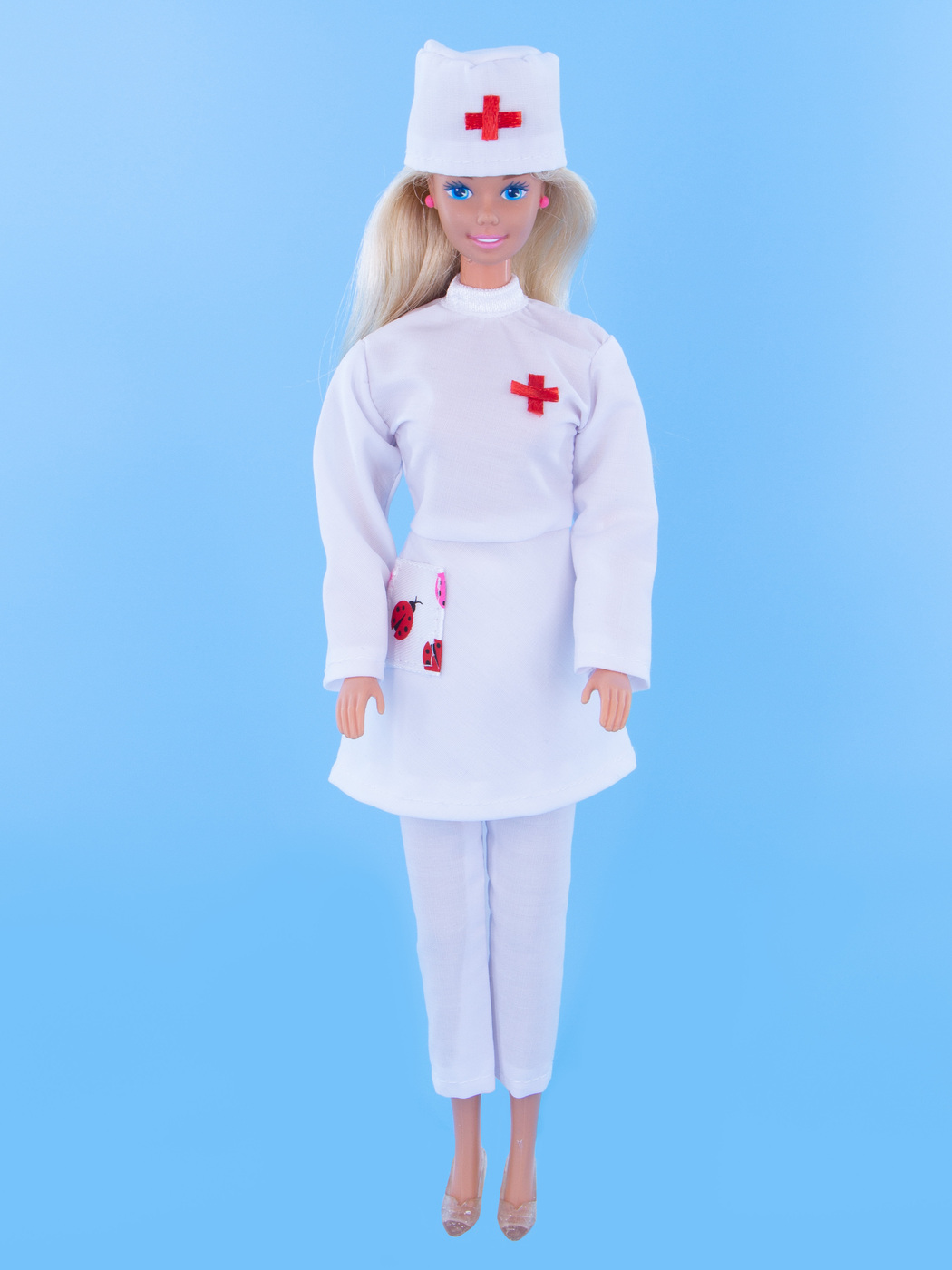 Медсестра богучарской больницы делает кукол из синтепона и капрона