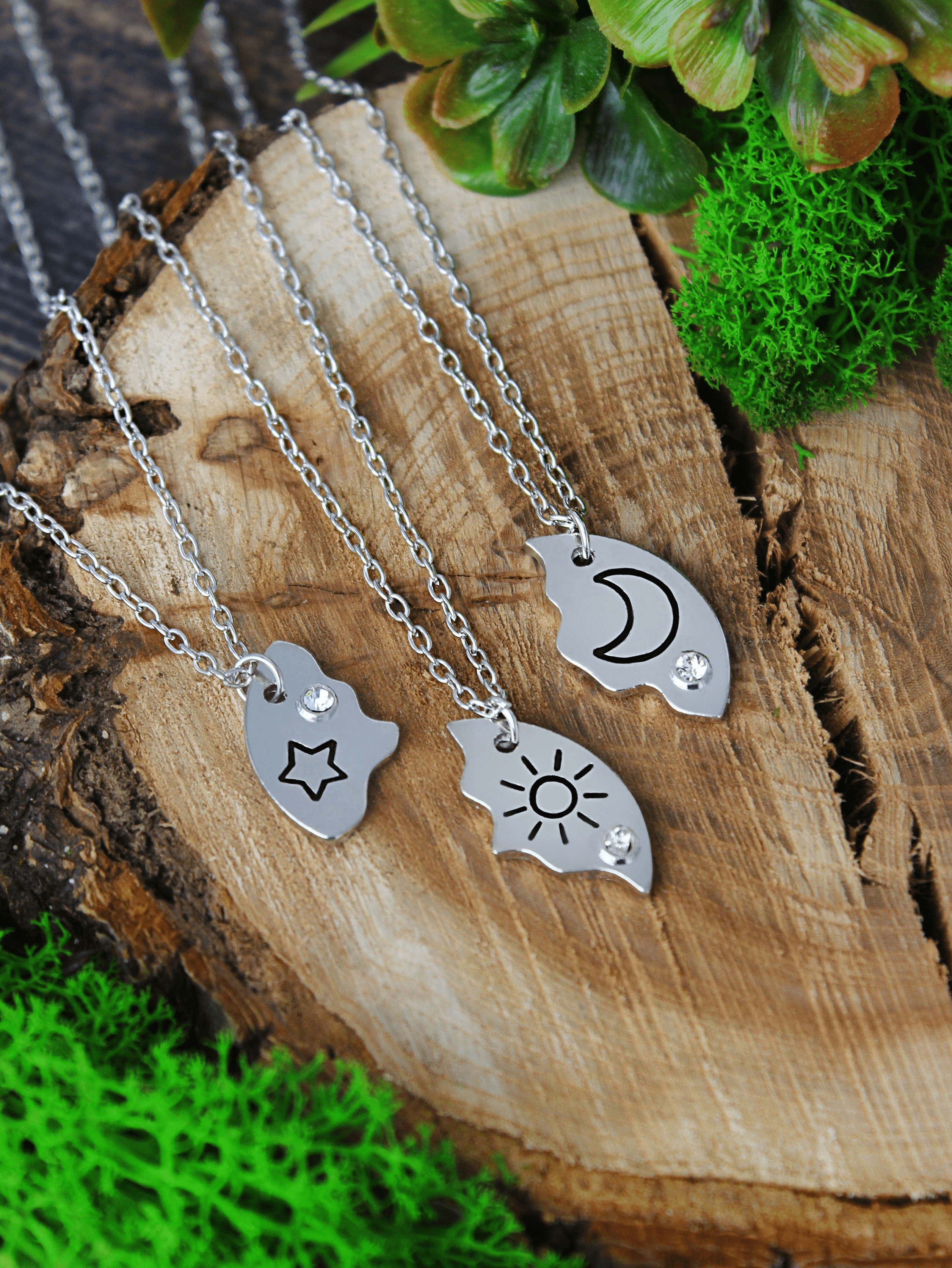 тройные кулоны. четверные кулоны. кулоны из смолы стрелец. тройной кулон для подруг. кулон best friends forever.