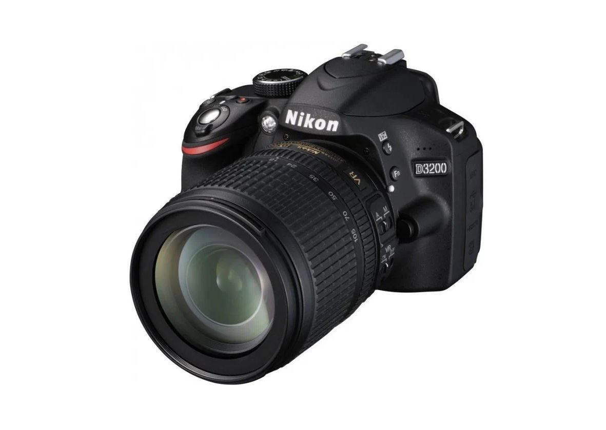 Объектив Nikon D3200