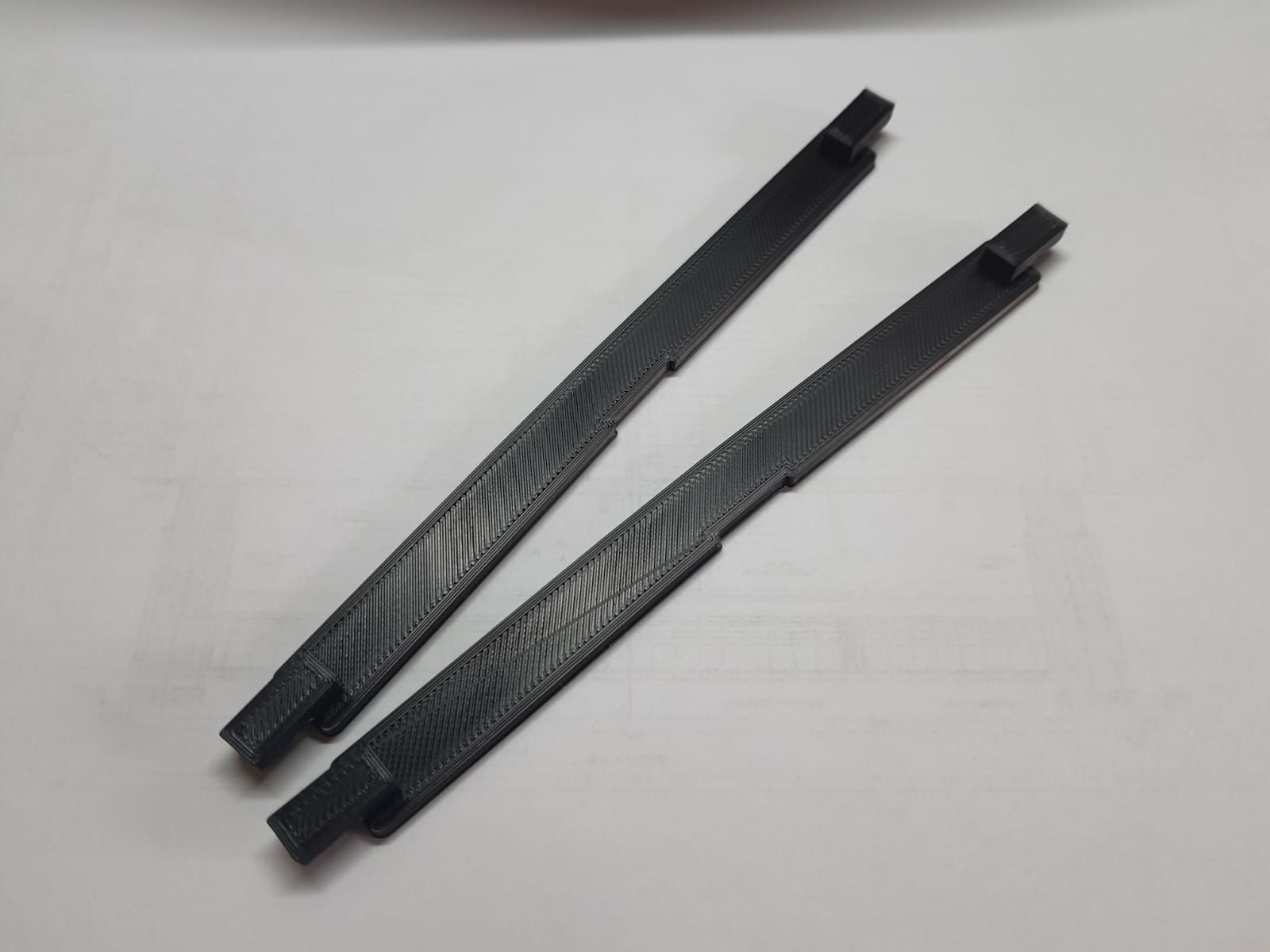 Заглушка молдинга. Заглушки на крышу форд фокус 2. Заглушка крепления багажника опель зафира б. Заглушка рейлинга форд фокус 2. A200 mercedes-benz заглушка молдинга крыши.