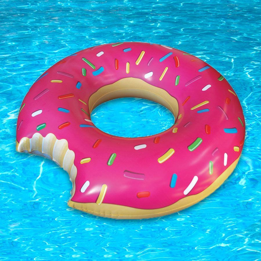 Надувной круг на воде. Надувной круг пончик 60 см. Круг для плавания пончик. Спасательный круг пончик. Игрушки для бассейна.