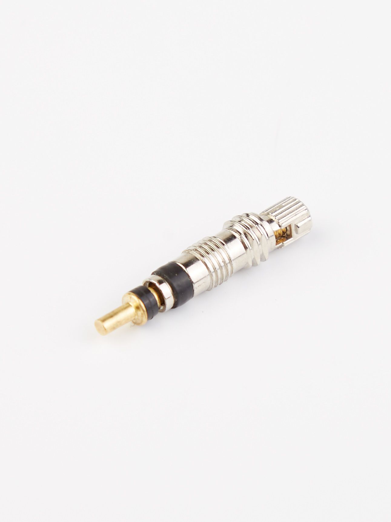 Золотник на камеру (короткий) clipper 17-490ht. Ниппель кондиционера форд фокус 2. Ниппель короткий. Ниппель короткий прямой для самоката. Золотник автокамеры 412-3106042 (короткий).
