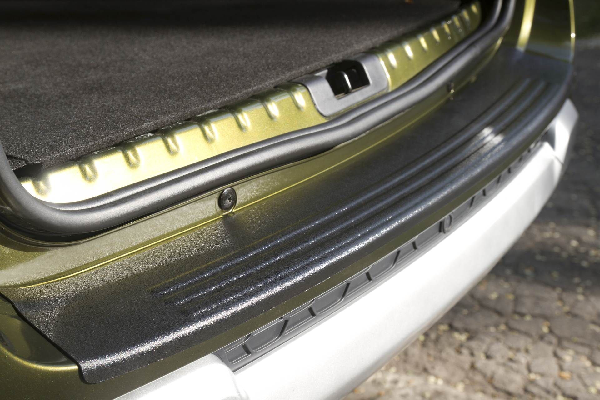 накладка на задний бампер рено дастер 2021. накладка заднего бампера дастер 2015. задняя накладка бампера на рено дастер 2012. дастер 2015 задний крюк. передний бампер рено дастер 2021.