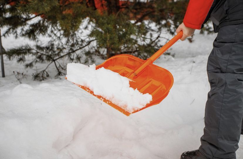 Лопата для уборки снега Fiskars Solid 1065458