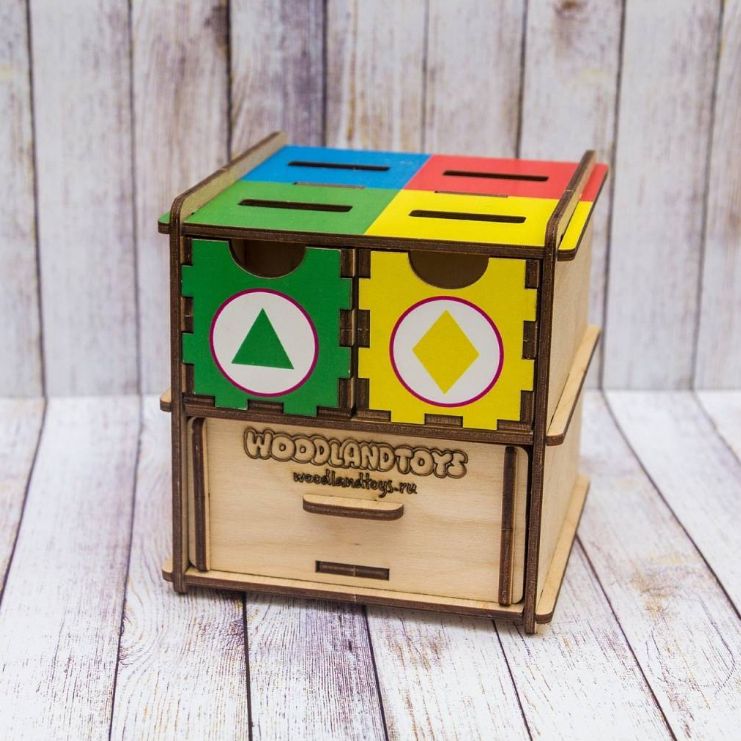 Wood land toys. Комодик куб фигуры цвет 119102. WOODLANDTOYS комодик. Сортер Woodland комодик куб фигуры цвет 119102. Комодик Woodland.