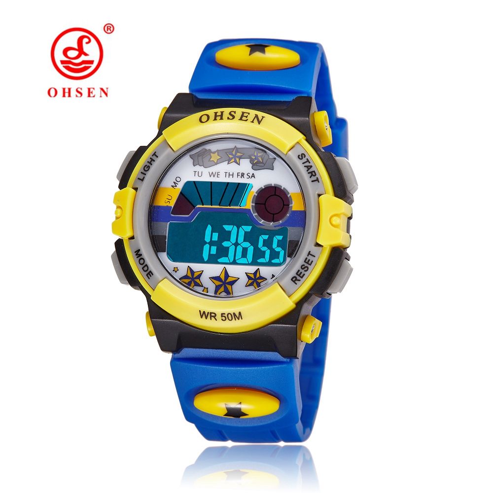 Мальчик спортивные часы. Детские спортивные часы. Детские часы с подсветкой. Детские электронные часы синие. Часы детские с подсветкой наручные электронные.