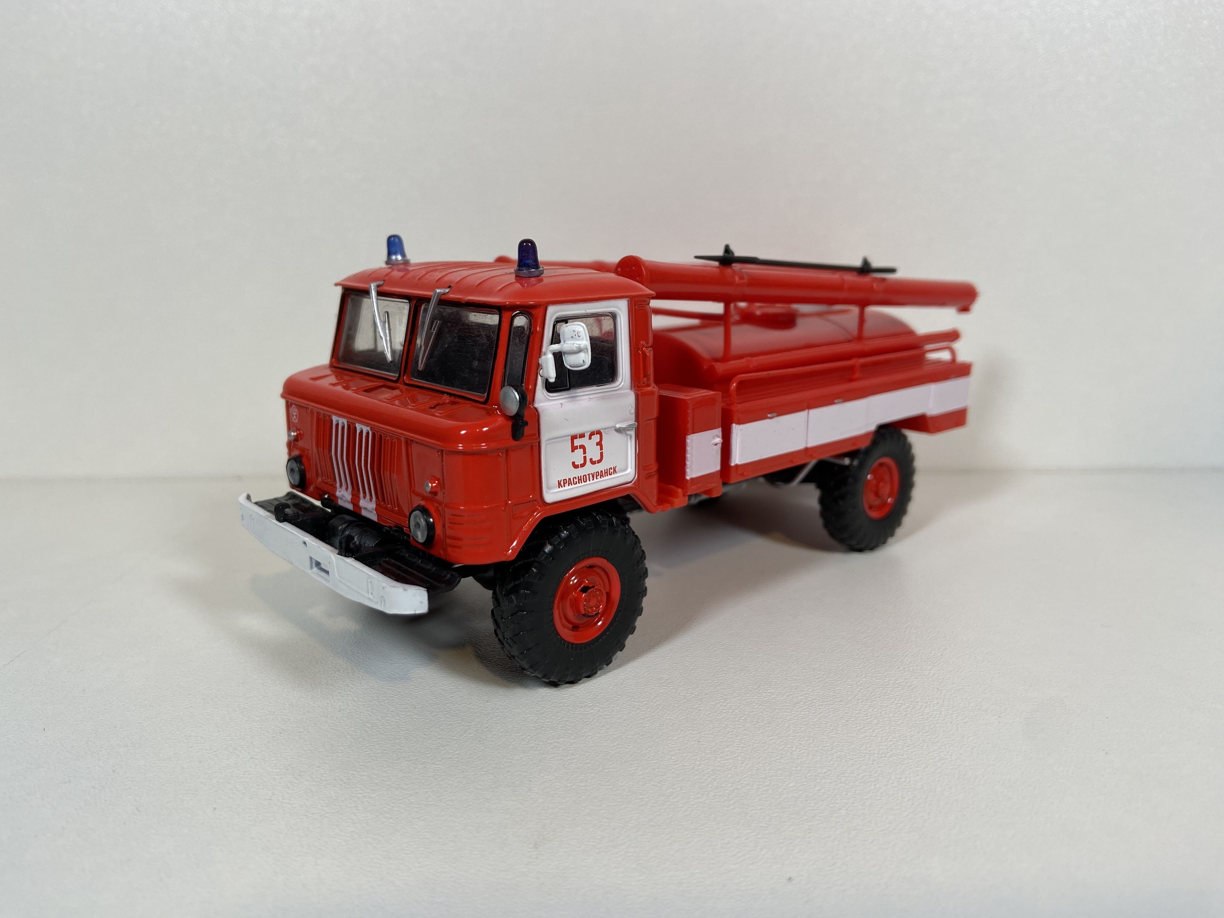 МасштабнаямодельавтомобиляАЦ-30(Горький-66)/Масштаб1:43