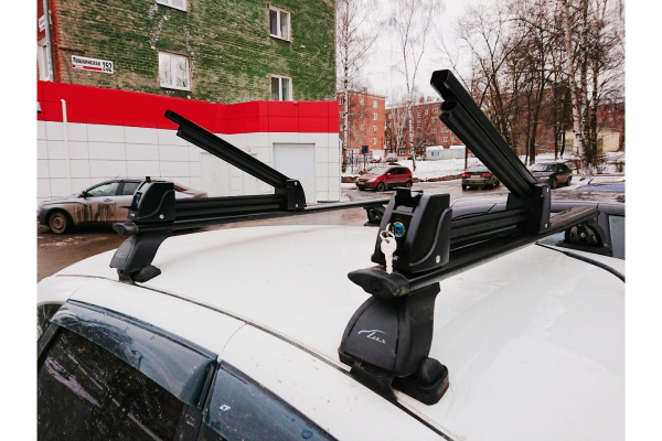 Багажник для лыж и сноубордов Inter Крепления для 3-х пар лыж или 2-х ...